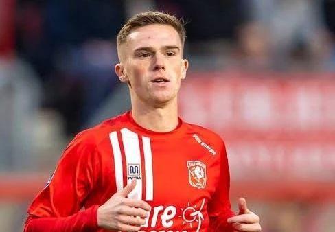 他频繁与队 他频繁与队